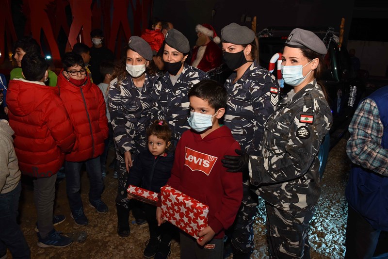 ACUA lights an exceptional Christmas tree in the presence of Beirut Governor 